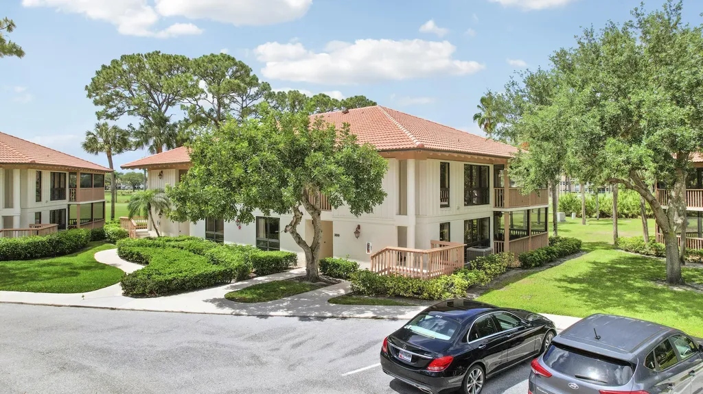 302 Brackenwood Circle Palm Beach Gardens FL 33418