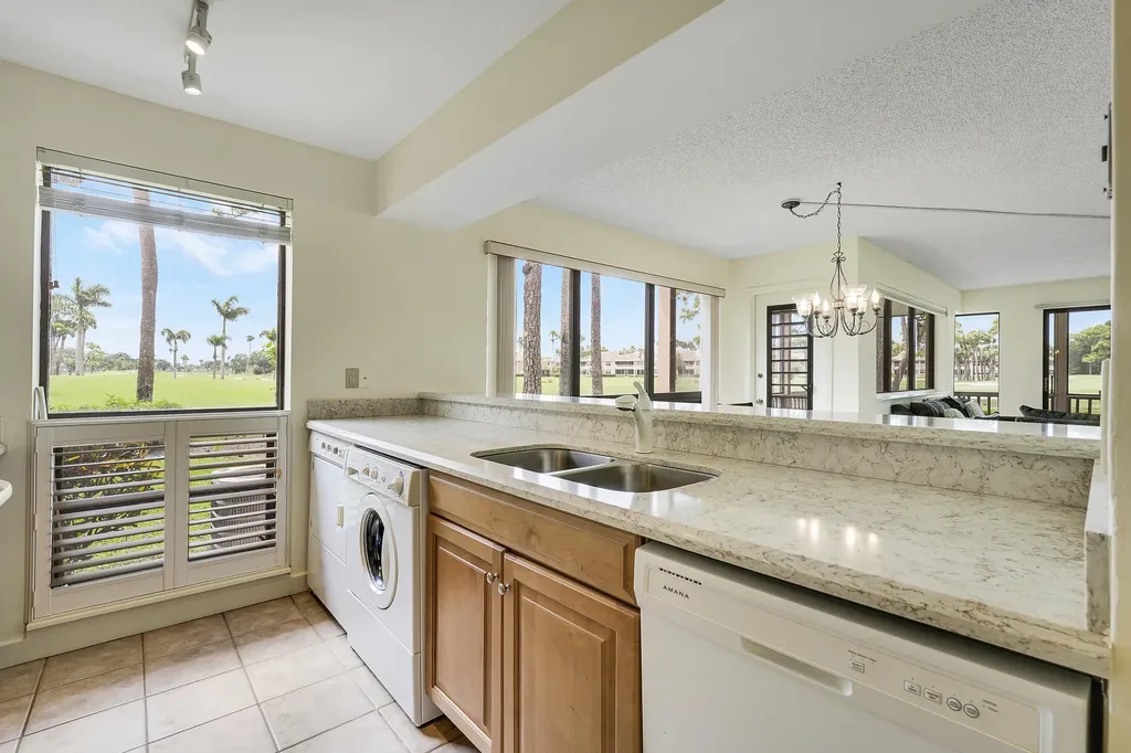 302 Brackenwood Circle Palm Beach Gardens FL 33418
