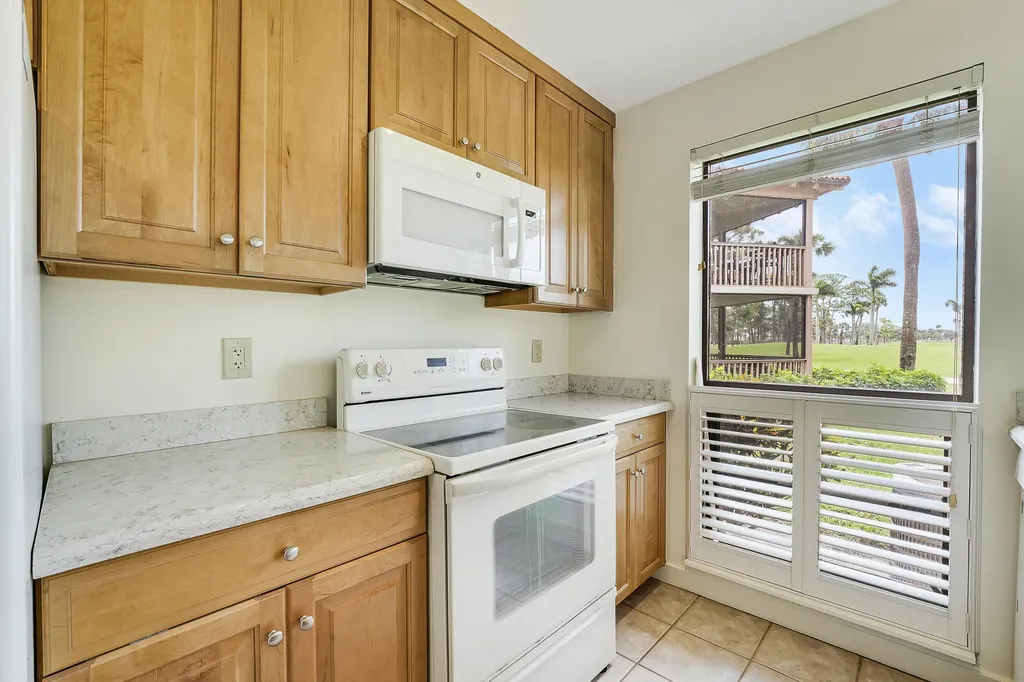 302 Brackenwood Circle Palm Beach Gardens FL 33418