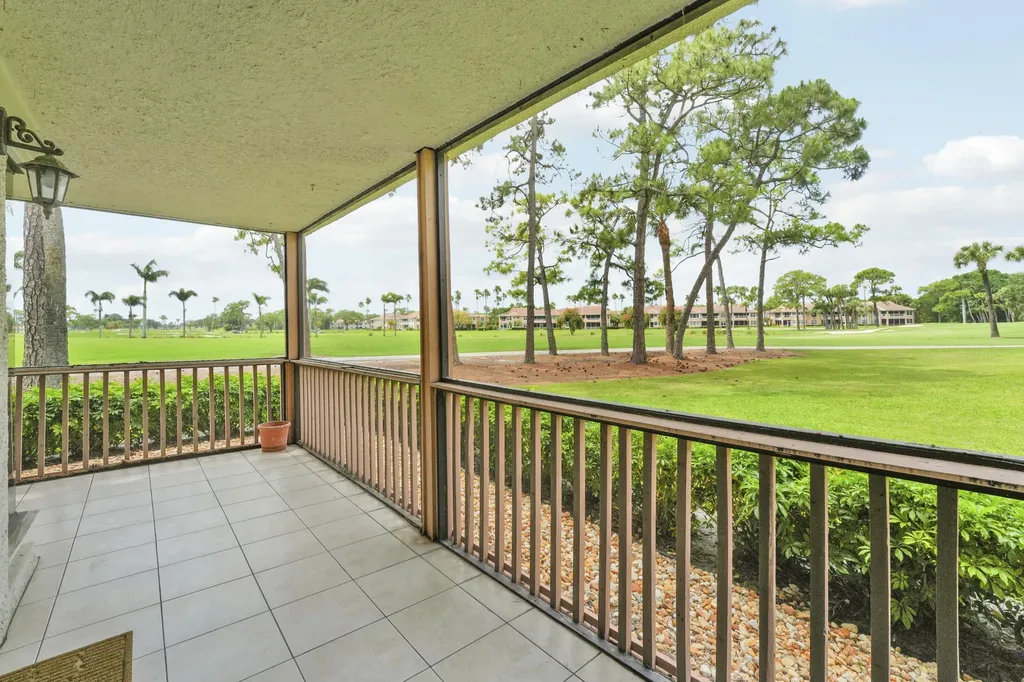 302 Brackenwood Circle Palm Beach Gardens FL 33418