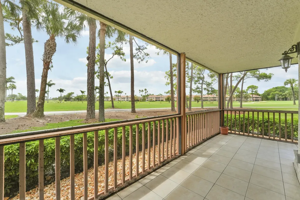 302 Brackenwood Circle Palm Beach Gardens FL 33418