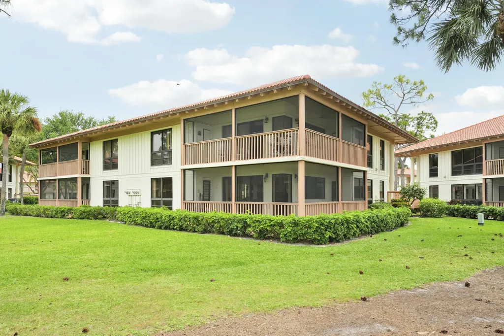 302 Brackenwood Circle Palm Beach Gardens FL 33418