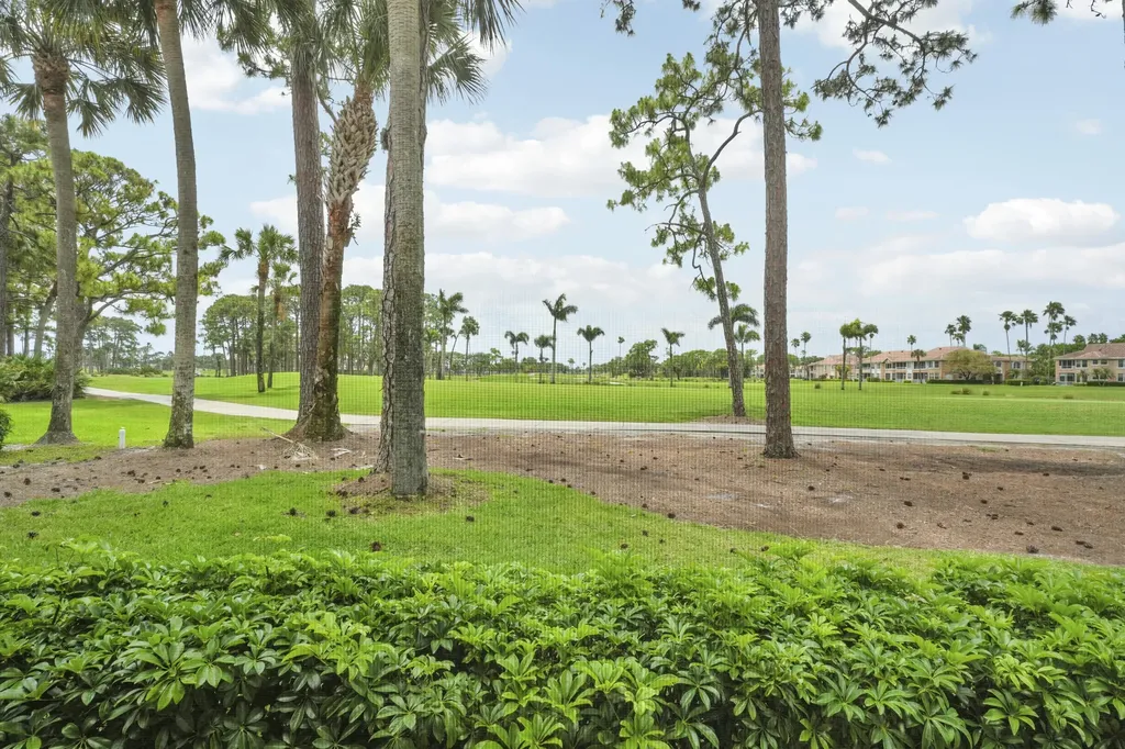 302 Brackenwood Circle Palm Beach Gardens FL 33418