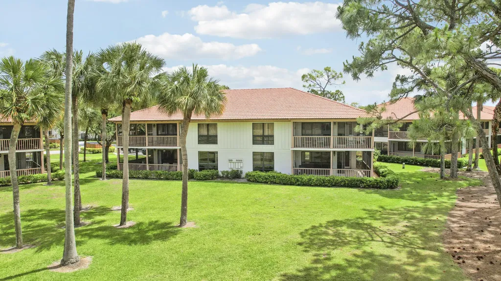 302 Brackenwood Circle Palm Beach Gardens FL 33418