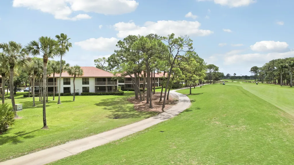302 Brackenwood Circle Palm Beach Gardens FL 33418