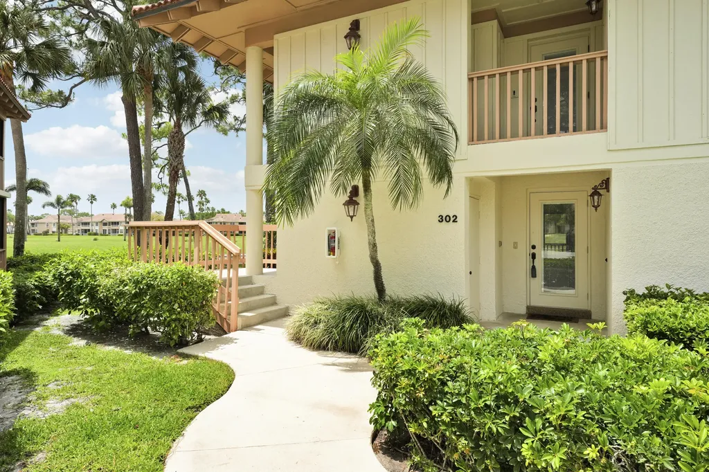 302 Brackenwood Circle Palm Beach Gardens FL 33418