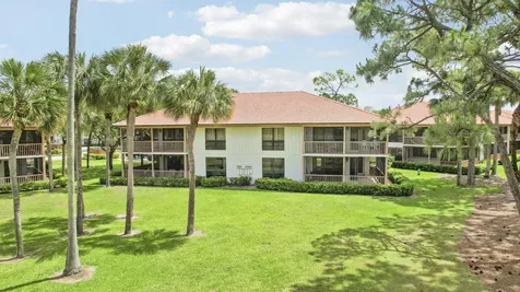 302 Brackenwood Circle Palm Beach Gardens FL 33418