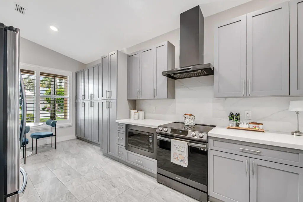 8203 Bellafiore Way Boynton Beach FL 33472