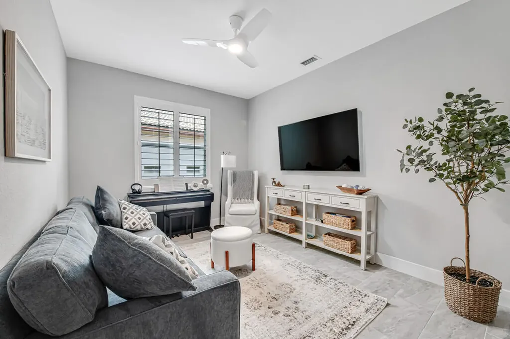 8203 Bellafiore Way Boynton Beach FL 33472
