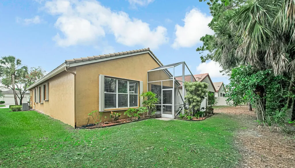 8203 Bellafiore Way Boynton Beach FL 33472