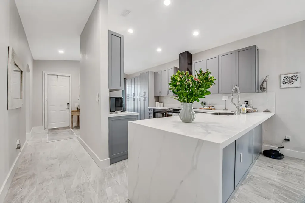 8203 Bellafiore Way Boynton Beach FL 33472