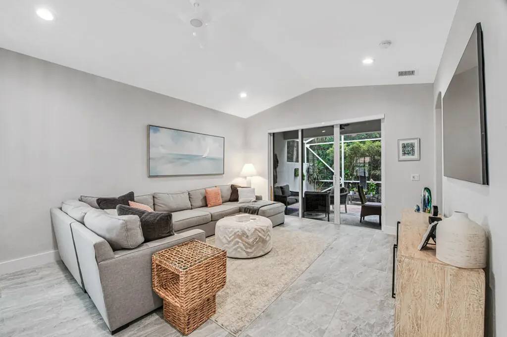 8203 Bellafiore Way Boynton Beach FL 33472