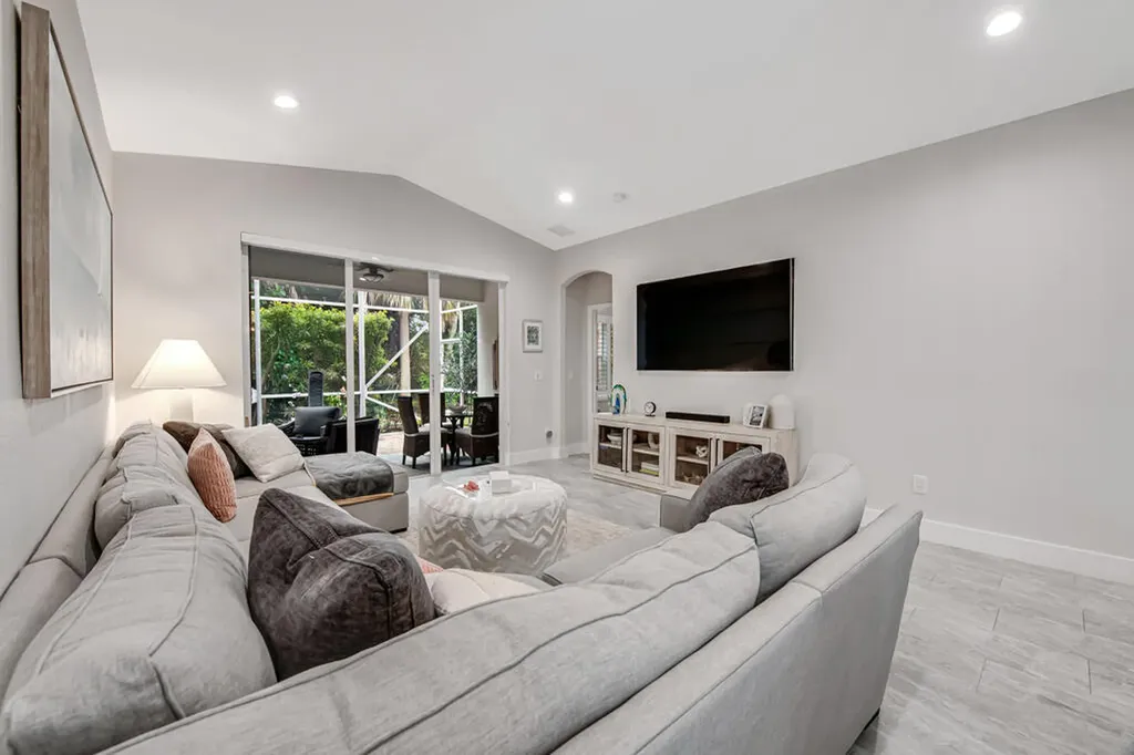 8203 Bellafiore Way Boynton Beach FL 33472