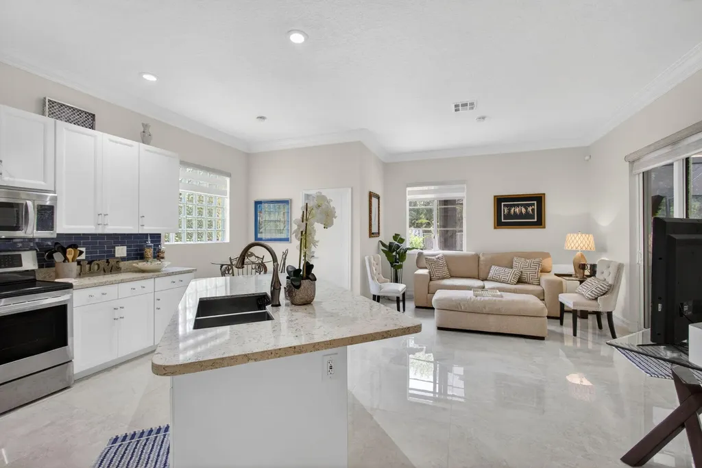 8642 Plum Cay Royal Palm Beach FL 33411