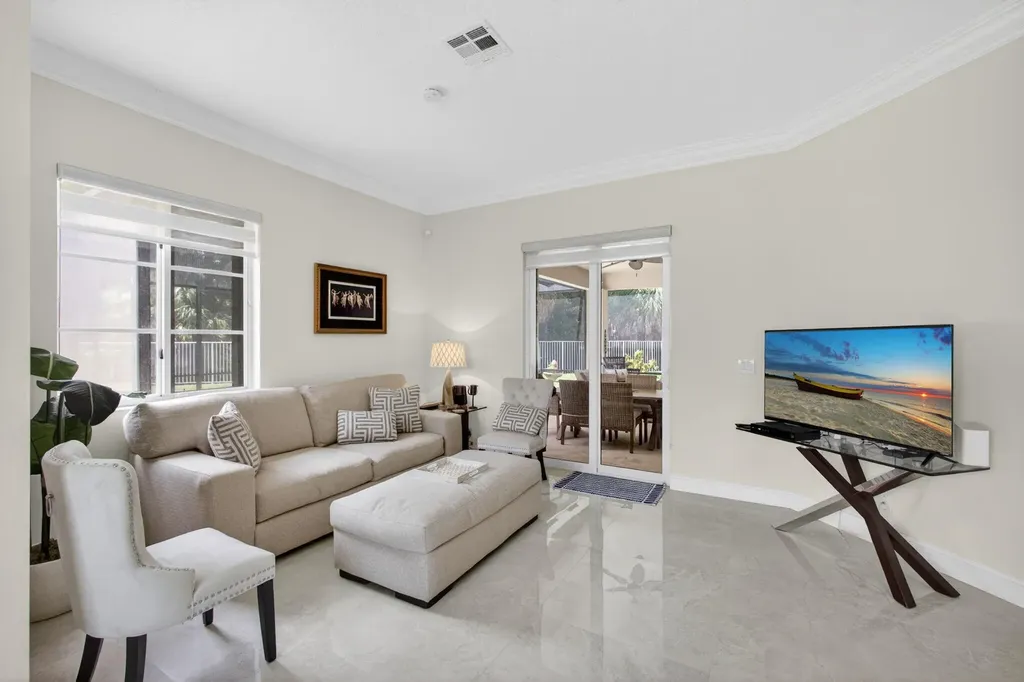 8642 Plum Cay Royal Palm Beach FL 33411