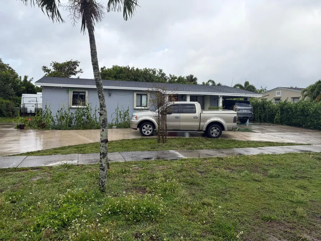 309 Davis Road Palm Springs FL 33461