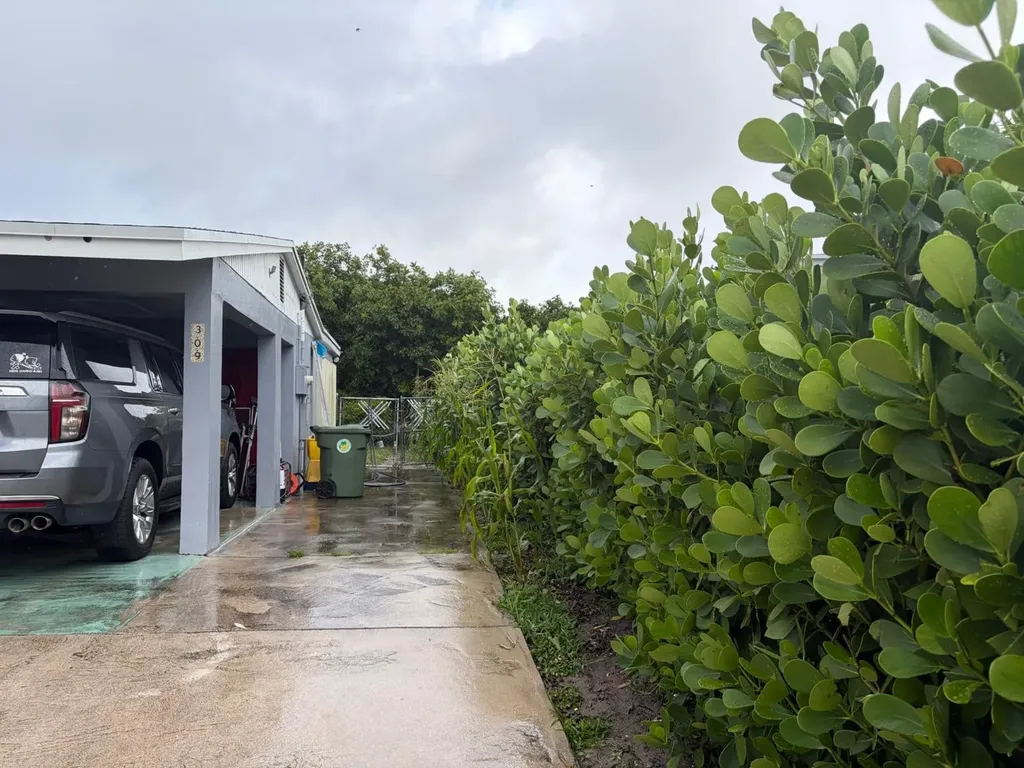 309 Davis Road Palm Springs FL 33461
