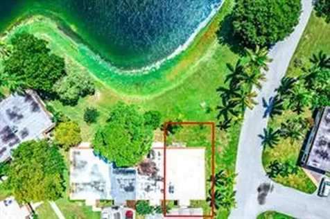 435 SW Natura Avenue Deerfield Beach FL 33441