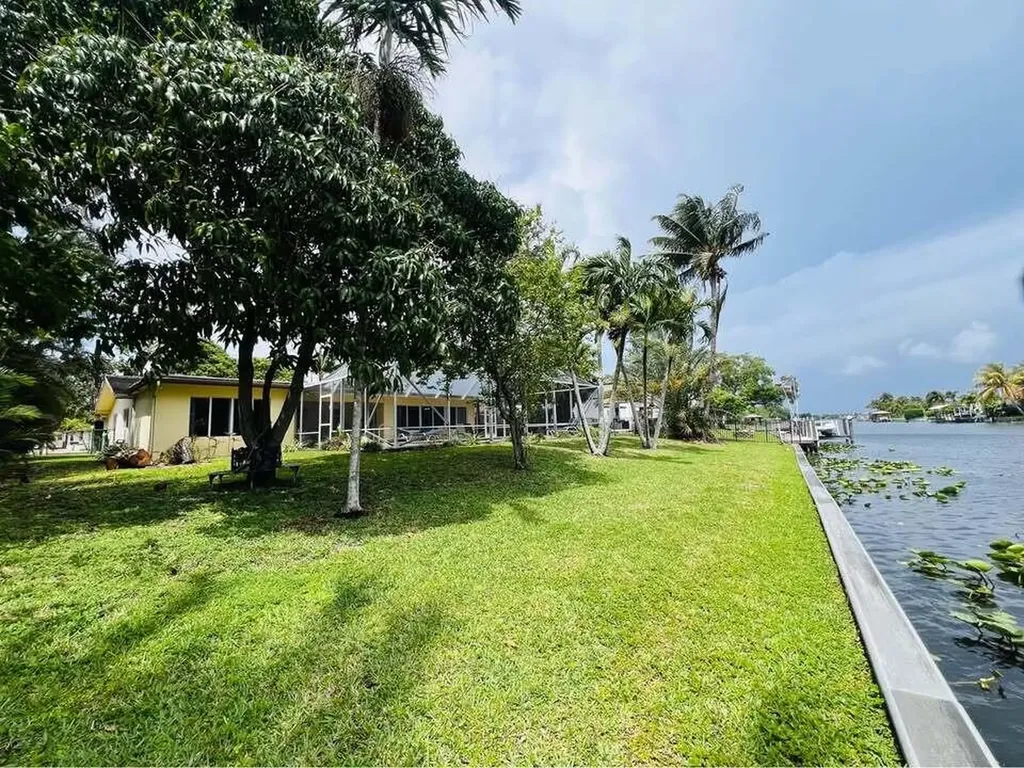 7834 Edgewater Drive Lake Clarke Shores FL 33406