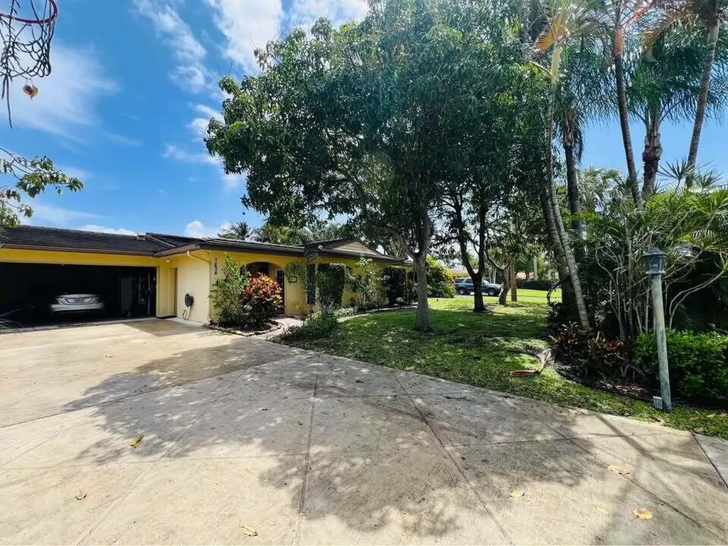 7834 Edgewater Drive Lake Clarke Shores FL 33406