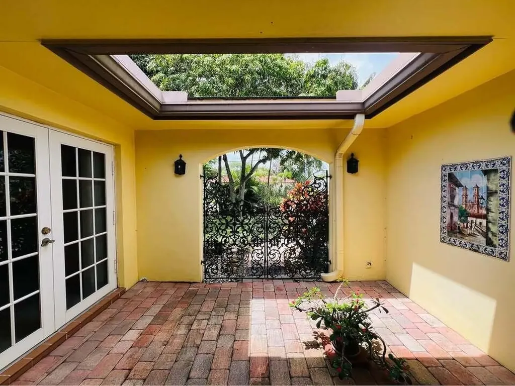 7834 Edgewater Drive Lake Clarke Shores FL 33406