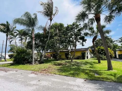 7834 Edgewater Drive Lake Clarke Shores FL 33406
