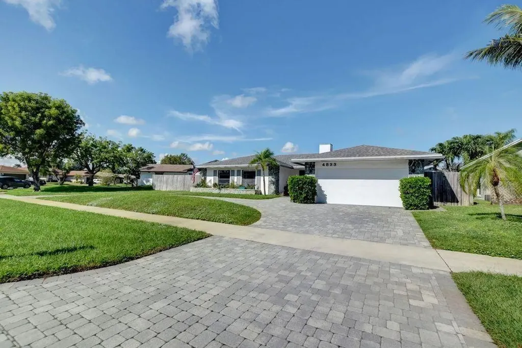 4833 Fox Hunt Trail Boca Raton FL 33487