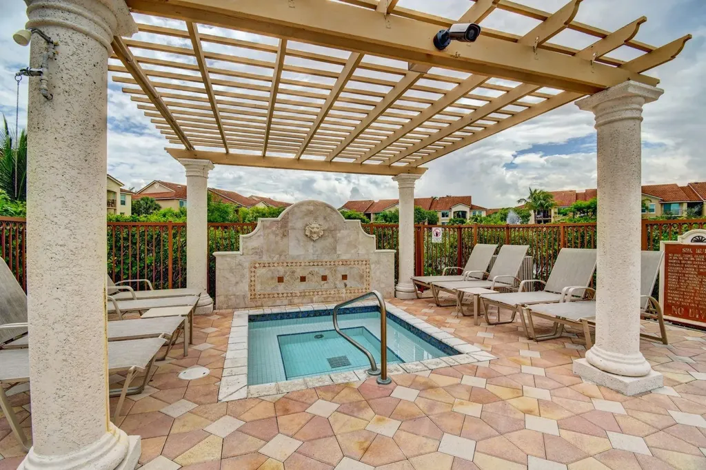 310 Villa Circle Boynton Beach FL 33435