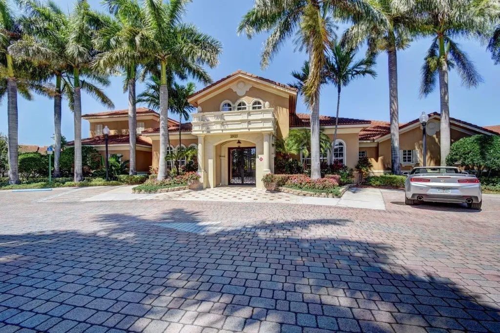 310 Villa Circle Boynton Beach FL 33435