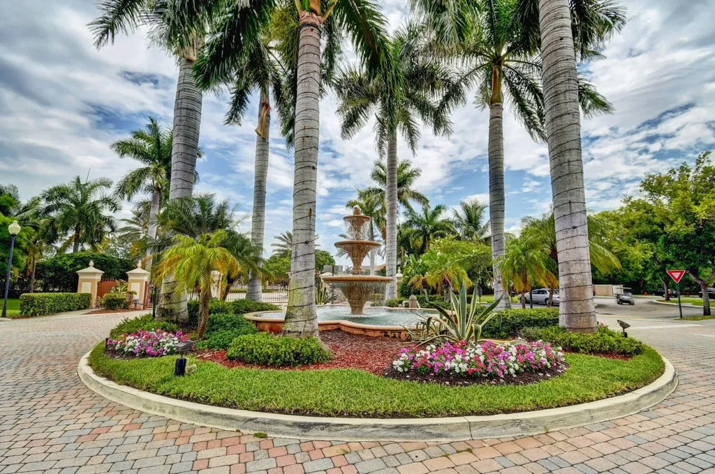 310 Villa Circle Boynton Beach FL 33435
