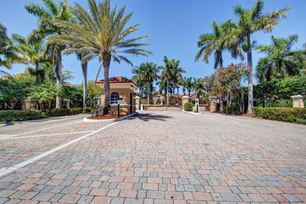 310 Villa Circle Boynton Beach FL 33435