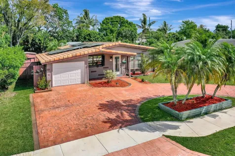 831 NW 39th Street Oakland Park FL 33309