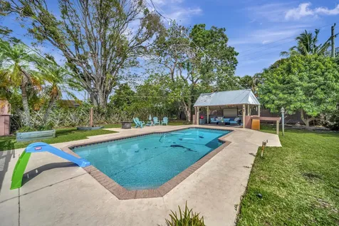 831 NW 39th Street Oakland Park FL 33309