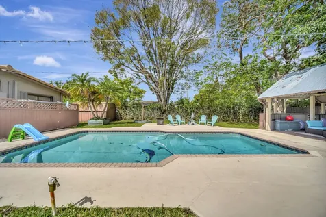 831 NW 39th Street Oakland Park FL 33309