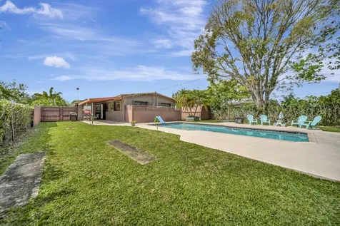 831 NW 39th Street Oakland Park FL 33309