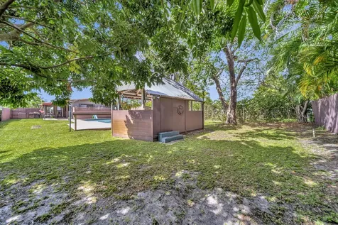 831 NW 39th Street Oakland Park FL 33309