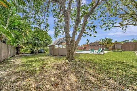 831 NW 39th Street Oakland Park FL 33309