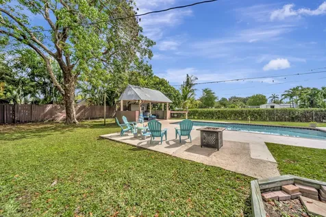 831 NW 39th Street Oakland Park FL 33309