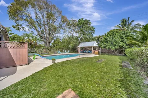 831 NW 39th Street Oakland Park FL 33309