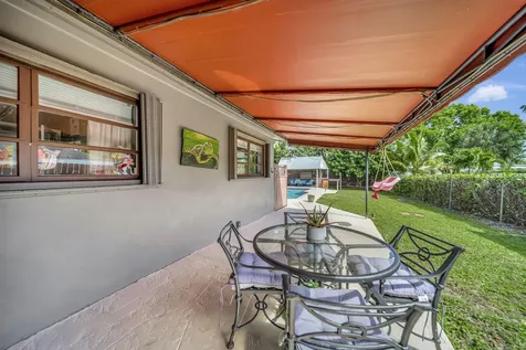 831 NW 39th Street Oakland Park FL 33309