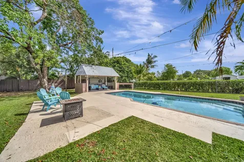 831 NW 39th Street Oakland Park FL 33309