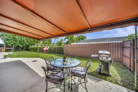 831 NW 39th Street Oakland Park FL 33309