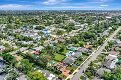 831 NW 39th Street Oakland Park FL 33309