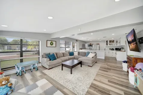 831 NW 39th Street Oakland Park FL 33309