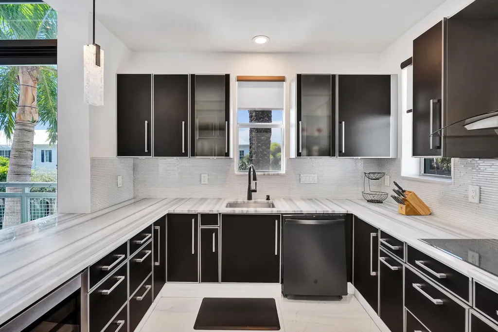 365 SE 6th Avenue Delray Beach FL 33483