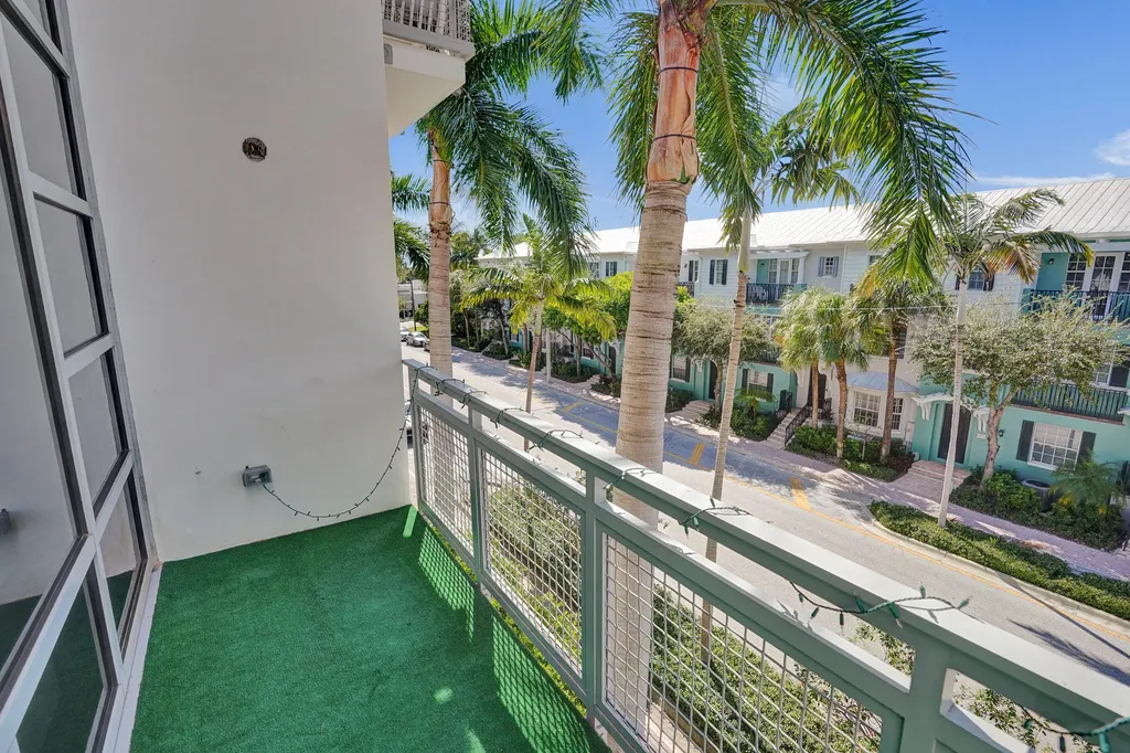 365 SE 6th Avenue Delray Beach FL 33483