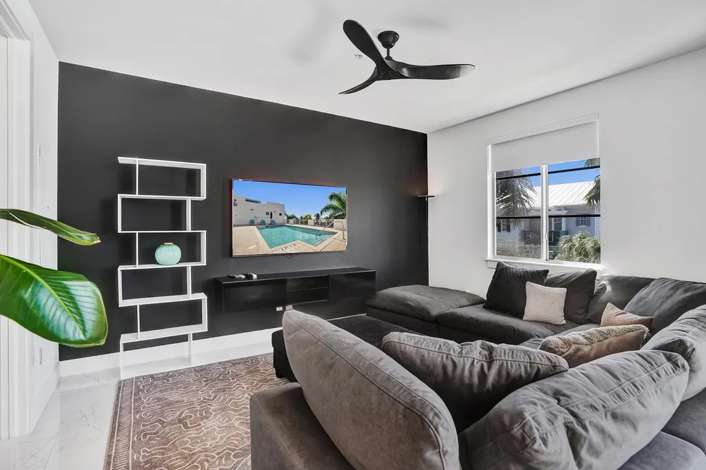365 SE 6th Avenue Delray Beach FL 33483