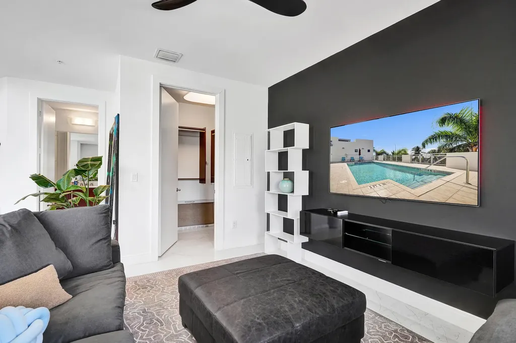 365 SE 6th Avenue Delray Beach FL 33483