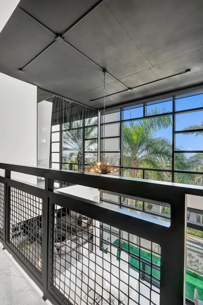 365 SE 6th Avenue Delray Beach FL 33483