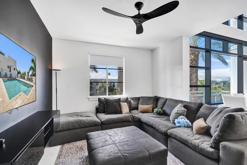 365 SE 6th Avenue Delray Beach FL 33483